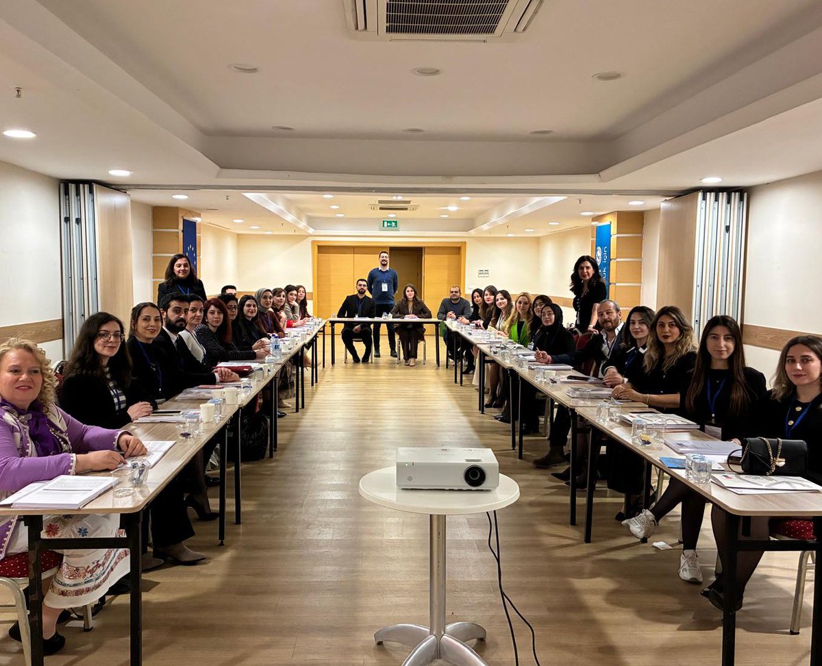 ÇABA projesi kapsamında gerçekleştirilen, Avukatlar için Çocuk Dostu Adalet Eğitimine, Çocuk Hakları Komisyonu adına; komisyonumuzun Genel Sekreteri Av. Revşen Ercan, komisyon üyelerimiz Av. Berfin Uğurlar, Av. Zeynep Kurt ve Av. Yasemin Karakeçili katılım sağlamıştır.