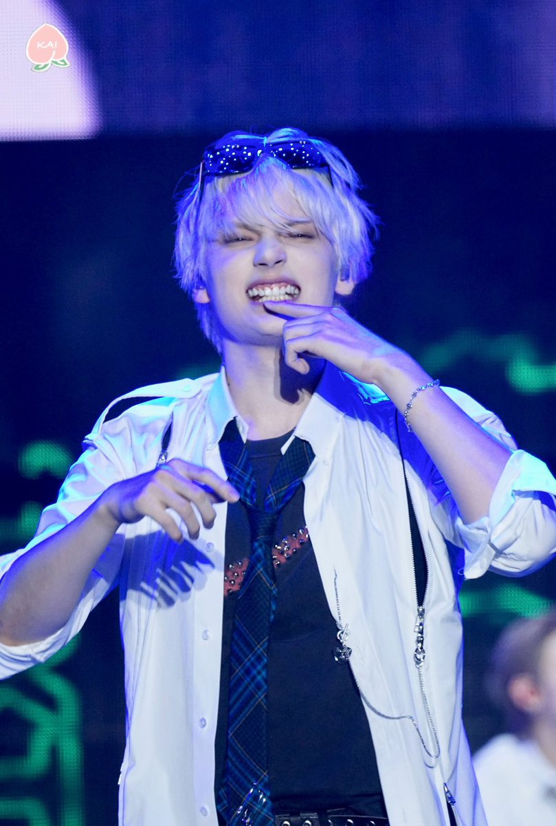 hhyuwuka's tweet photo. big fan of this guys teeth https://t.co/r2XVAryAnW