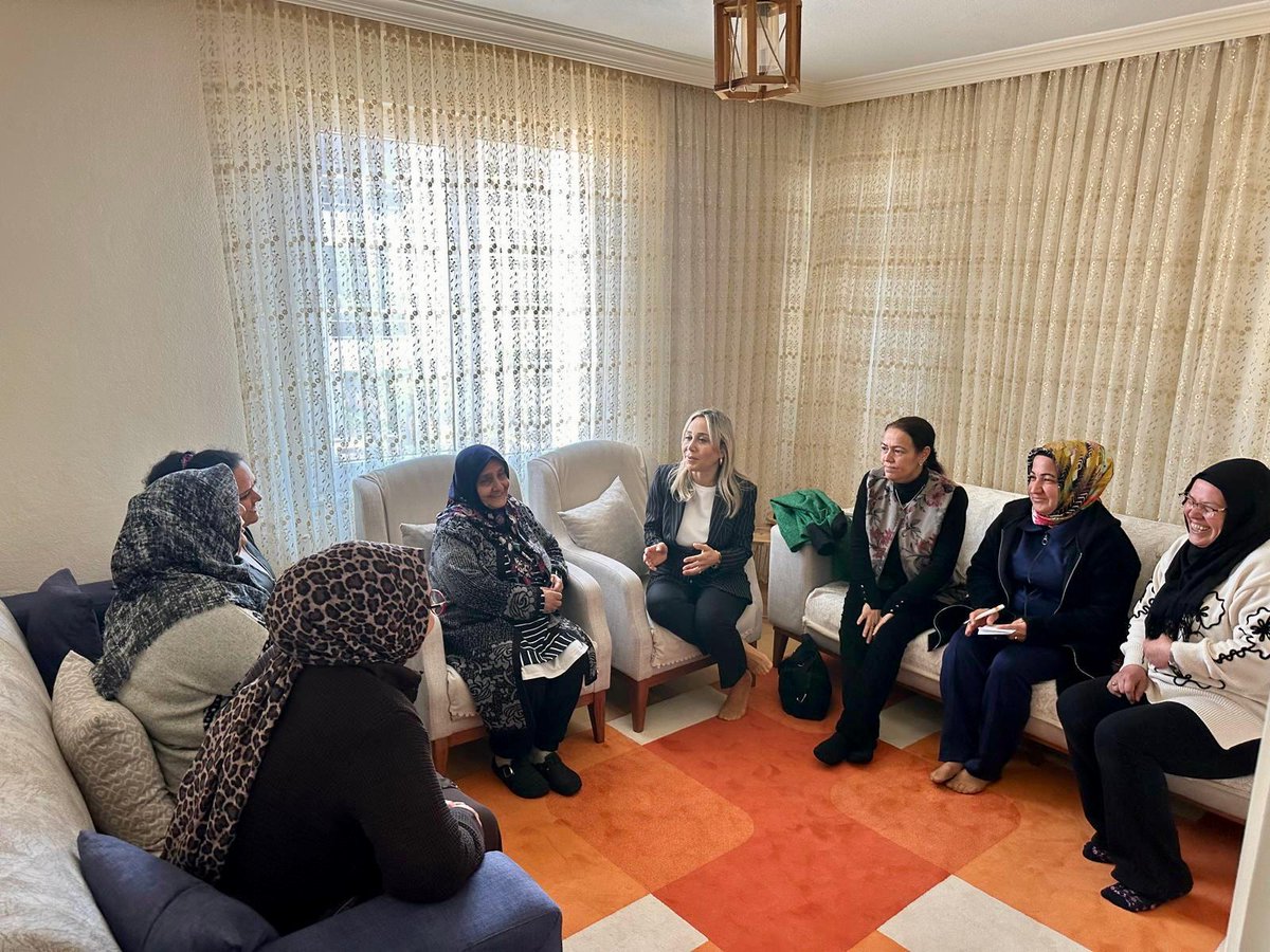 tubavuralcokal's tweet photo. 📍 Kepez

Hemşehrilerimizin hanelerine misafir olduk; samimiyetle karşılandık. Yüzlerdeki tebessüme ortak olduk. https://t.co/L5VhwImLRL