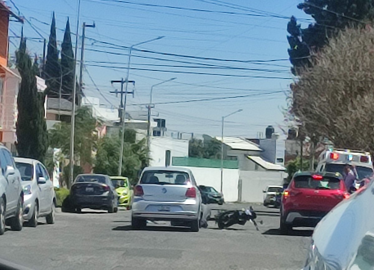 Motociclista atropellado en la 49 Norte y 14 poniente Colonia Aquiles entre Banjercito del BINE y Chevrolet 

<a href="/laredcincoradio/">Cinco Radio Oficial</a> <a href="/RupiReportero_/">Rupi Reportero - Noticias de Puebla</a> <a href="/OroNoticiasPue/">Oro Noticias Puebla</a>