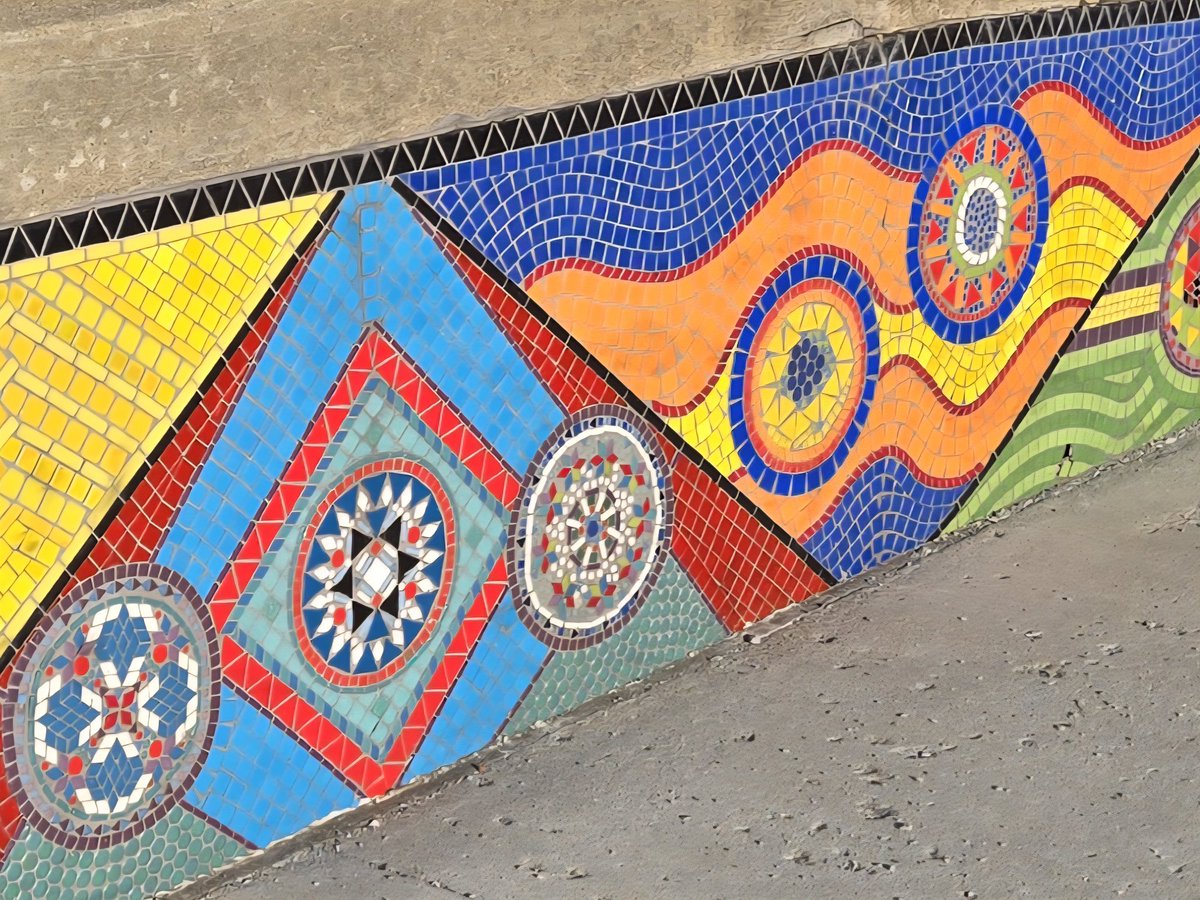 BryantWeiner's tweet photo. Everything about the Art Center of the Bluegrass is a work of art! I enjoyed this wonderful opportunity provided by @KedcARTS @KEDCGrants to learn about mosaics and glasswork. @DrJWEvansJr @KingWendy_m https://t.co/KRtw0qSJkC