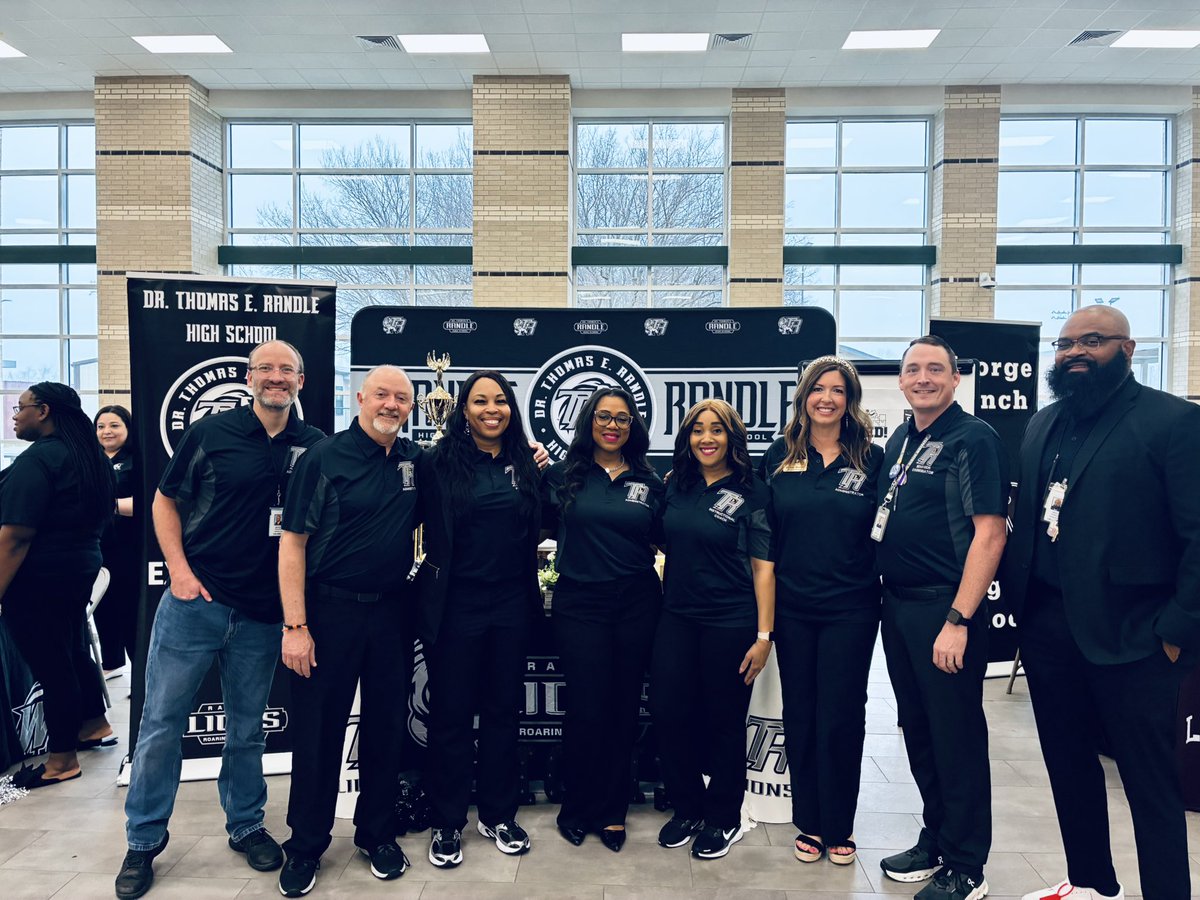 Tiffany_Hoelzel's tweet photo. LCISD Job Fair 2026 🍎
Thankful for this amazing team! #year18 #thePRIDEofLCISD #silvertrack @RandleHS @LamarCISD @LamarCISDHR https://t.co/R0zYdjOrS4