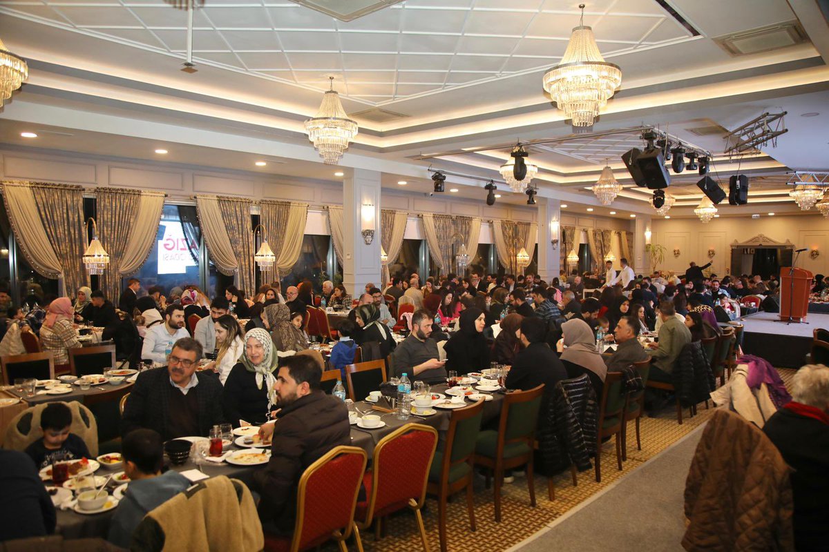 isselmanoglu23's tweet photo. 23.Bölge Elazığ Eczacı Odamızın düzenlediği iftar programında meslektaşlarımızla Ramazan’ın bereketini paylaştık.

Bu güzel buluşmaya katkı sunan Oda yönetimimize teşekkür ediyor; içten muhabbetleri ve sıcak karşılamalarıyla bizleri mutlu eden tüm meslektaşlarımıza şükranlarımı sunuyorum.

@Akparti 
@abuyukgumus