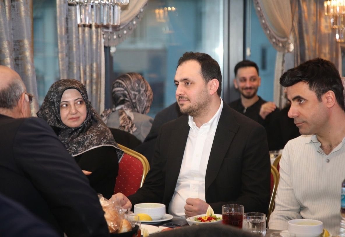 isselmanoglu23's tweet photo. 23.Bölge Elazığ Eczacı Odamızın düzenlediği iftar programında meslektaşlarımızla Ramazan’ın bereketini paylaştık.

Bu güzel buluşmaya katkı sunan Oda yönetimimize teşekkür ediyor; içten muhabbetleri ve sıcak karşılamalarıyla bizleri mutlu eden tüm meslektaşlarımıza şükranlarımı sunuyorum.

@Akparti 
@abuyukgumus