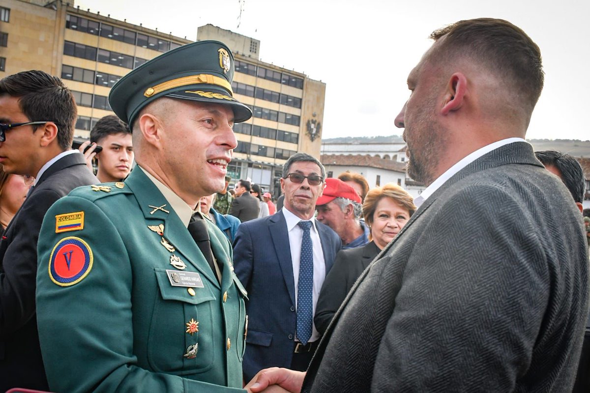 AlcaldiaTunja's tweet image. #Recap 
Los mejores momentos de la ceremonia de transmisión de mando de la Primera Brigada del Ejército Nacional.

Un espacio que reafirma nuestro compromiso con la seguridad, el orden y la tranquilidad de los tunjanos.