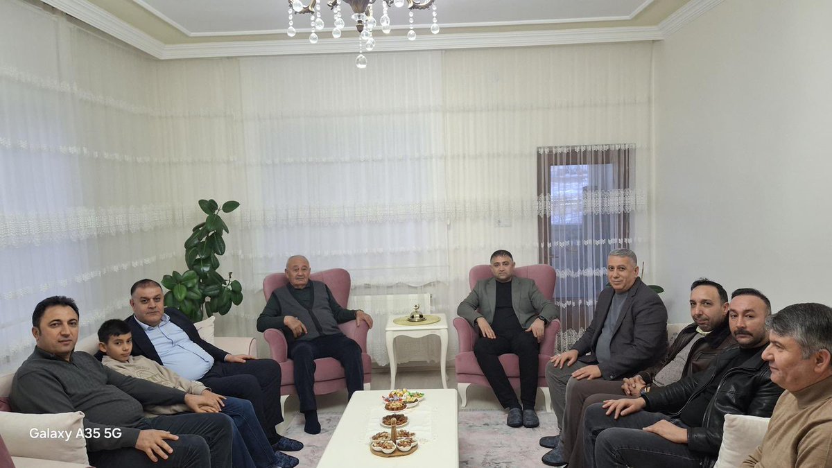 Malatya Kuluncak Belediye Başkanımız Erhan Cengiz’in bereket dolu hanesine İl Yönetimimizle birlikte misafir olduk. 

Ramazan ayının bolluğu, bereketi ve muhabbetiyle konuk olduğumuz hanede gönüllerimiz bir, yüreklerimiz bir oldu.

Kıymetli Belediye başkanımıza ve değerli