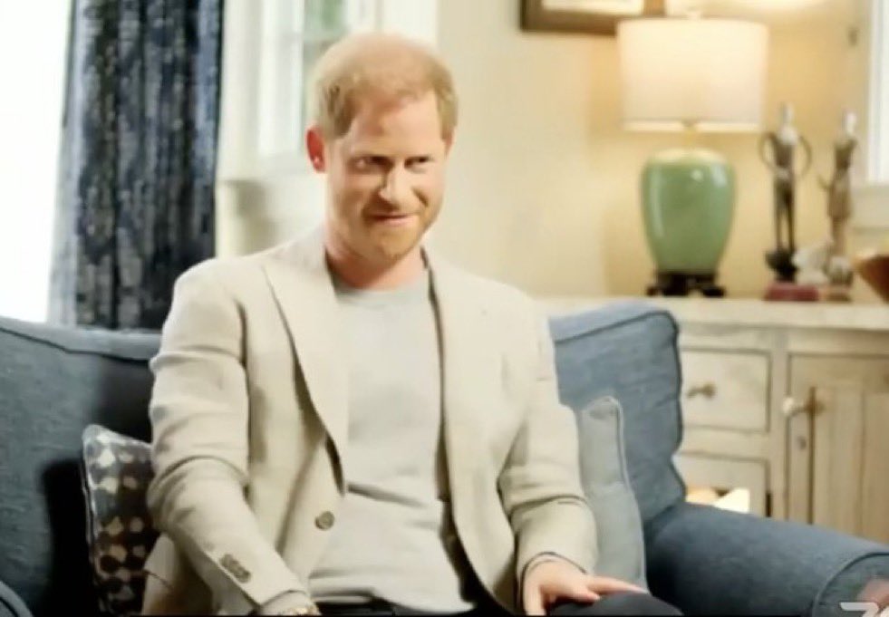 🎩Laird of the Manor 2.0🎩 tweet media