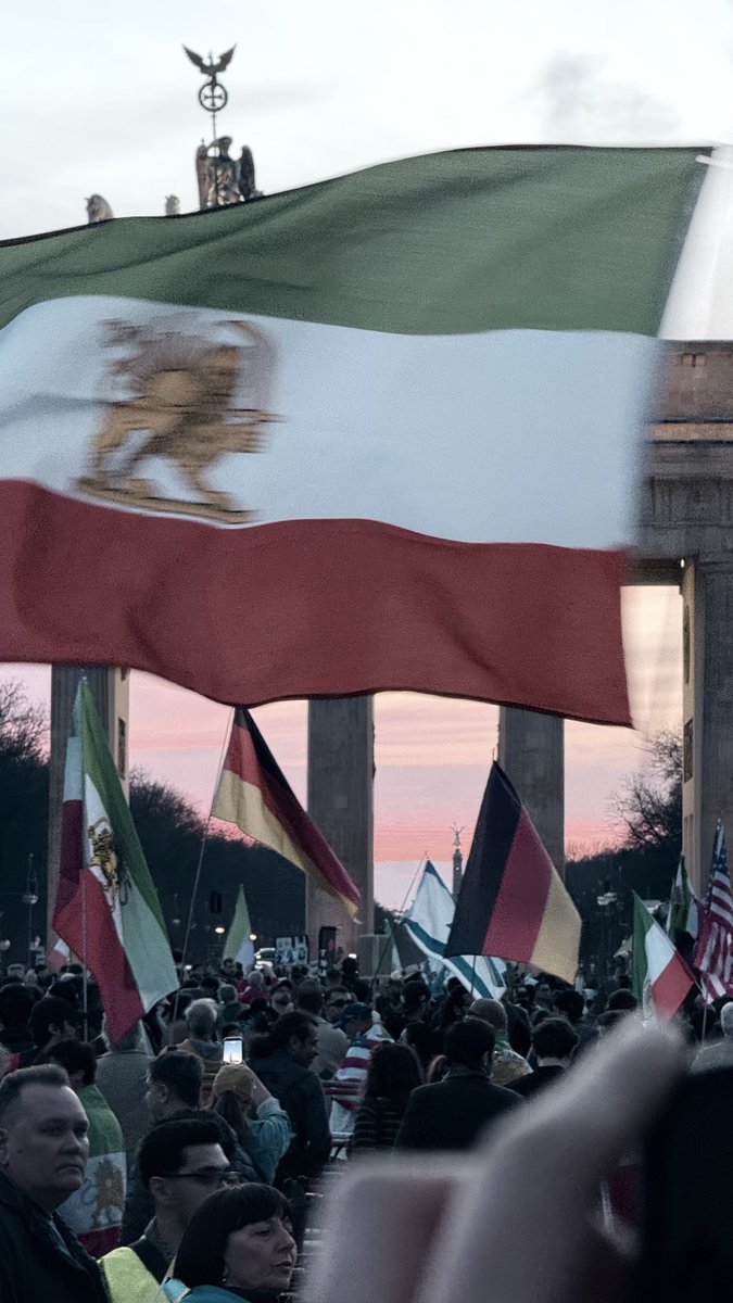 behnamdotpng's tweet photo. Berlin

#Iran https://t.co/dXzIWSvHPE