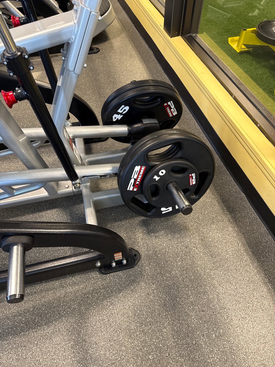 internethoror's tweet photo. 200 pound shoulder press today #pwnedby1400 #clefable #chud https://t.co/7iOIyjR5L2