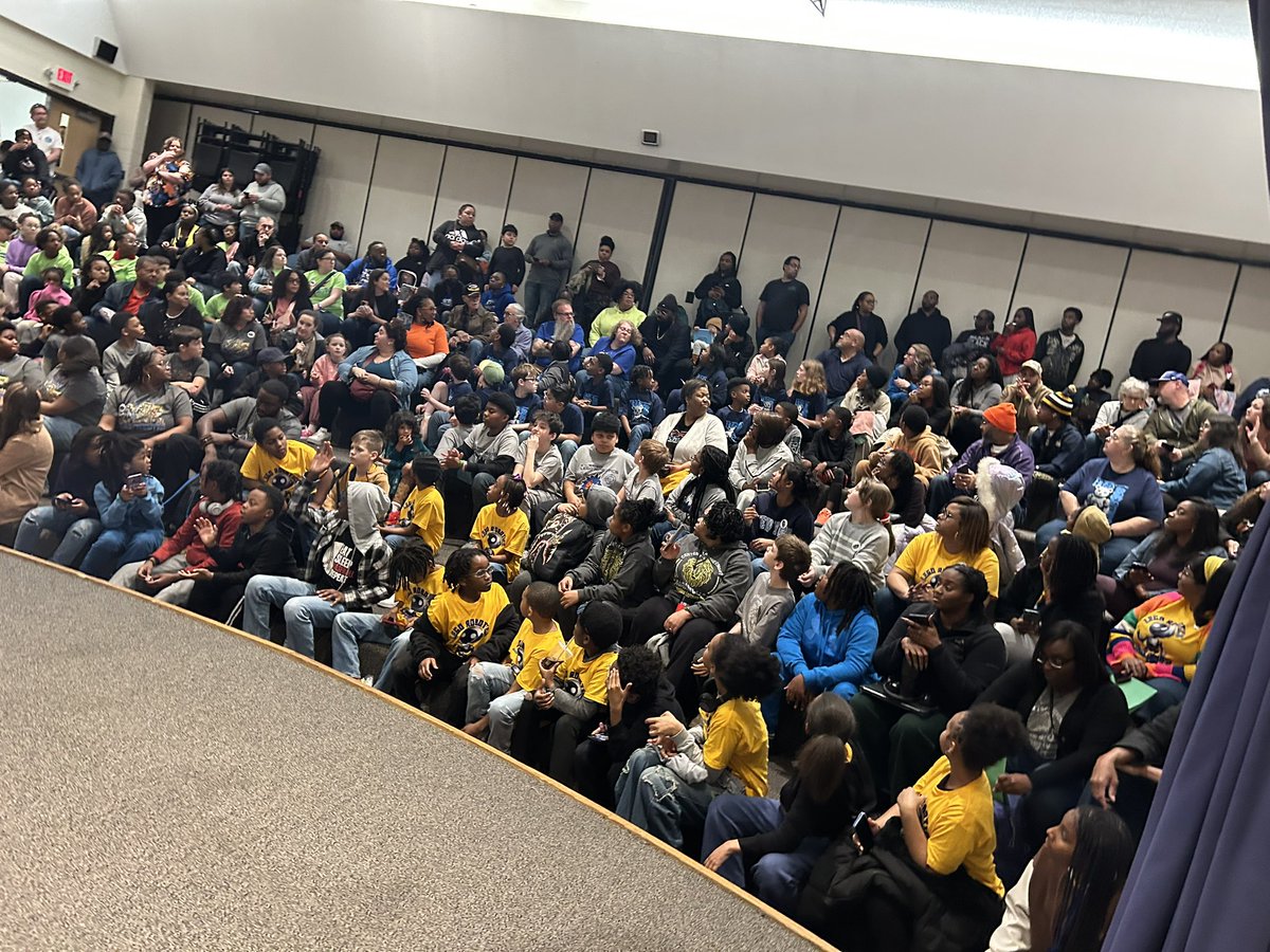 nate_innovate's tweet photo. Award ceremony to close the @RichlandTwo Robotics Revolution Scrimmage. Great morning of teamwork, troubleshooting, performing and presenting. https://t.co/alUybtbOpJ