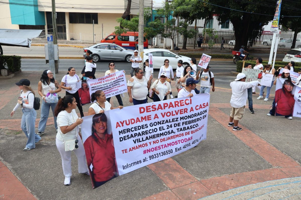 JTuffic's tweet photo. 🚨De verdad estimados amigos, #Mexico ya no puede mas ❤️‍🔥❤️‍🔥❤️‍🔥❤️‍🔥❤️‍🔥

Amanecí con una publicación dando un pésame a la familia de #RubyPatricia acuchillada en #Mazatlan el día de ayer donde andaba la burla de #Presidente de México escupiendo mentiras sobre la reducción de seguridad y en este momento me encuentro con esta nueva desgracia.

QUE POCA MADRE con este maldito #NarcoGobiernoMorena

#Villahermosa #Tabasco cuna de la desgracia de nuestro amado país levanta la voz para  exigir la localización con vida a la señora Mercedes González Mondragón, otra GUERRERA madre de tres hijos desaparecida.

QUE DEMONIOS TIENE QUE PASAR @Claudiashein, está perfectamente claro que tú no puedes limpiar lo que te dejó tu heredero y sigues ligada al #CrimenOrganizado, te ries de que se te nombre #NarcoPresidenteClaudia, pero sabes, es la realidad tapada con un dedo, no somos bots, somos un país que le llora a sus muertos por culpa de #amloelnarco y la tuya.

Creo que entiendes que nuestro país, ¡NO EL TUYO!, está sangrando todos los días y entrará en una fase terminal sin vuelta atrás, si no pones reversa y endureces todo. 

¿NO PUEDES? 
Lárgate deja en manos de quién si pueda hacerlo, llama a toques de queda para poner en orden esto y manda al ejército (a los mandos comprometidos) a terminar con los grupos delictivos. 

"Es muy grande la silla para ti, toma el teléfono, llama al Sr Presidente @realDonaldTrump y abre las puertas para que el lo arregle." 

🛑ESTAMOS HASTA LA MADRE Y CON MIEDO, MUCHO MIEDO.🛑  

#NarcoEstado #NarcoGobierno 
#MorenaNarcoPartido #ClaudiaNarco #JusticiaParaLasMadres #NoMasDesaparecidos #MexicoSangra #BastaYa #InseguridadMexico #ViolenciaEnMexico #MadresBuscadoras #NarcoMorena