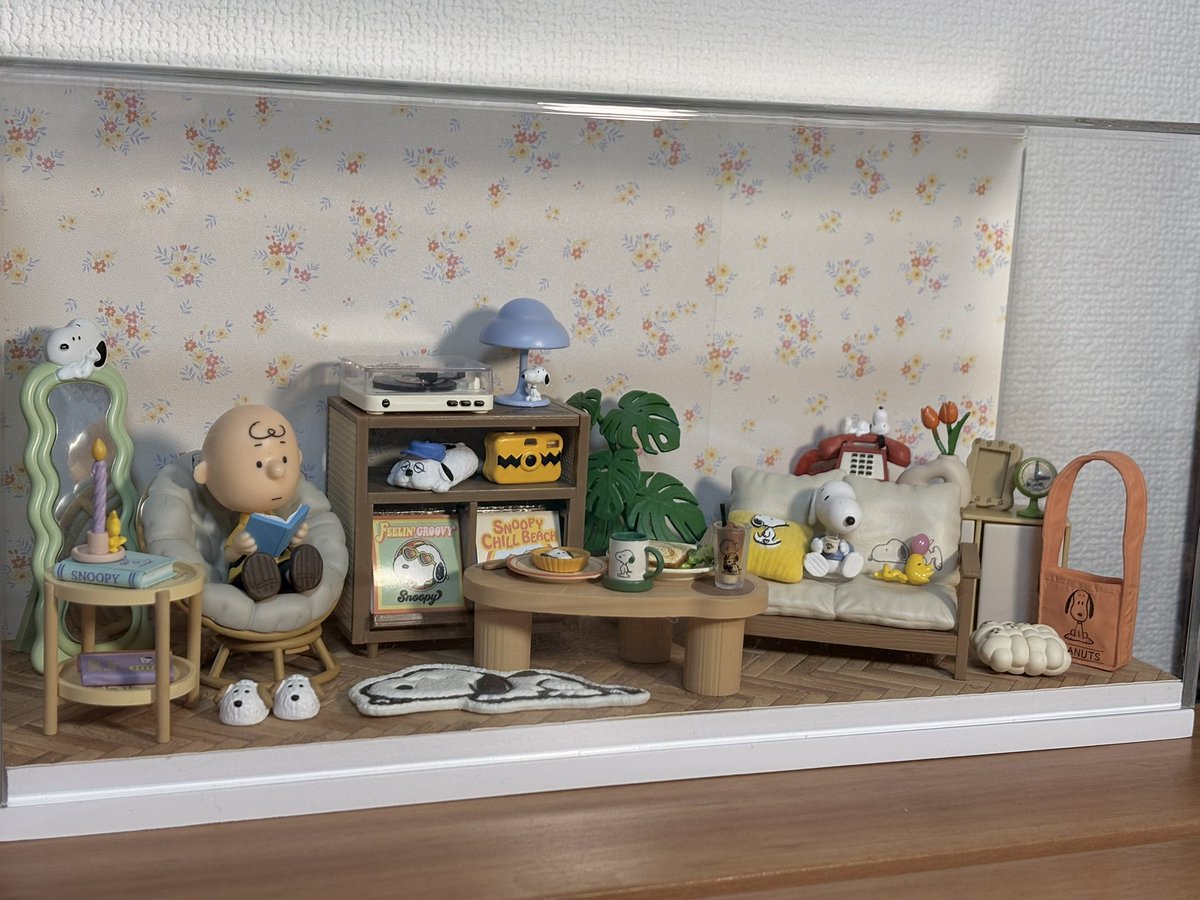 yoake_laube's tweet photo. スヌーピーのリーメント
いい感じに飾れた！！
セリアの壁紙とかクオリティ高い✨ https://t.co/wfjP6Il1yr