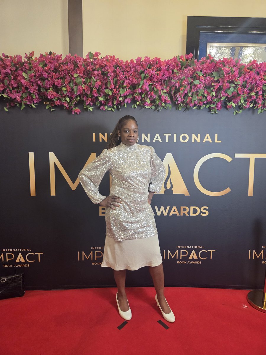 ichinwe32's tweet photo. I was invited to a book award ceremony. Winning a book award is a memorable experience. https://t.co/E0Y4G5wEVx