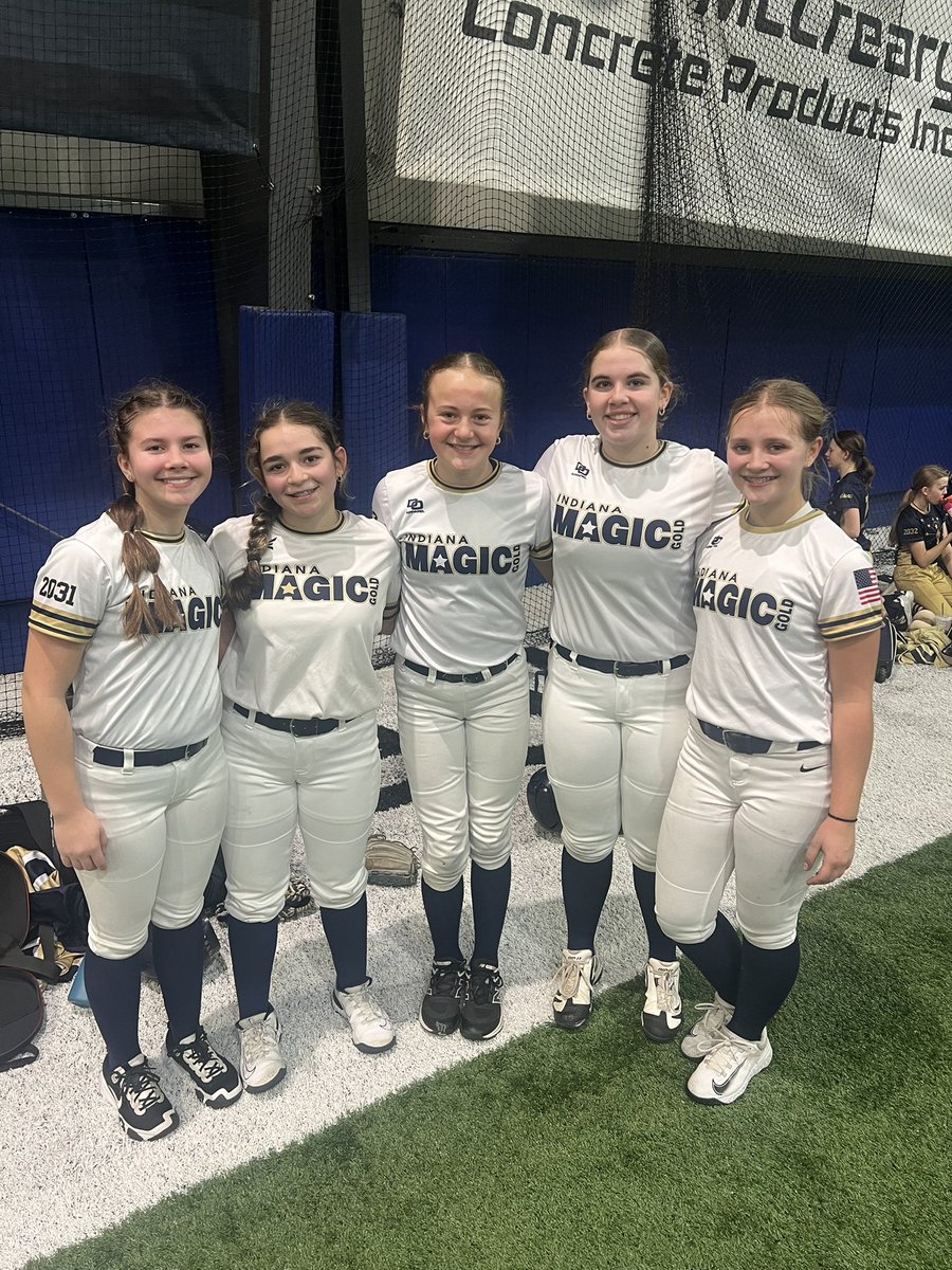 MMachowiak2031's tweet photo. Last IMG workout — practice tomorrow!! @MagicGold2031 @FionaEllis26 @FrancescaBazil @MRoss2032 great insight from our senior IMG commits — @EllieGoddard27 @BayleeHuth @jkleiner2026 @MakaylaWatson26 @hannahdent2027 &amp; so many more I missed! Good luck next year ⭐️ @MagicGoldSB https://t.co/LsvbZLRMvi