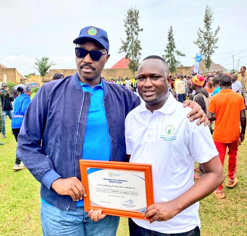 bugeserayouth's tweet photo. Agashya kashimiwe muri @BugeseraDistr ni igikorwa bise "Urubyiruko Turashima" aho Urubyiruko rufatanya n'Akarere n'abafatanyabikorwa mu gukemura ibibazo bibangamiye Imibereho myiza y'abaturage, ni igikorwa kigamije gushimira ubuyobozi bw'Igihugu ku miyoborere myiza, @PudenceR. https://t.co/cSe0WJcmWC