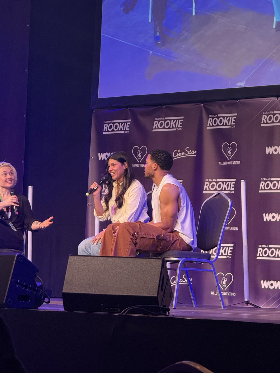 Kristin2202's tweet photo. Thank you cast for a wonderful, funny and sweet day! Still can’t believe I got to see you guys here at home in Germany and even got a picture with my two beautiful souls Melissa and Lisseth ☺️ See you next year! #germanrookiecon #therookie https://t.co/vhCa42AbFE