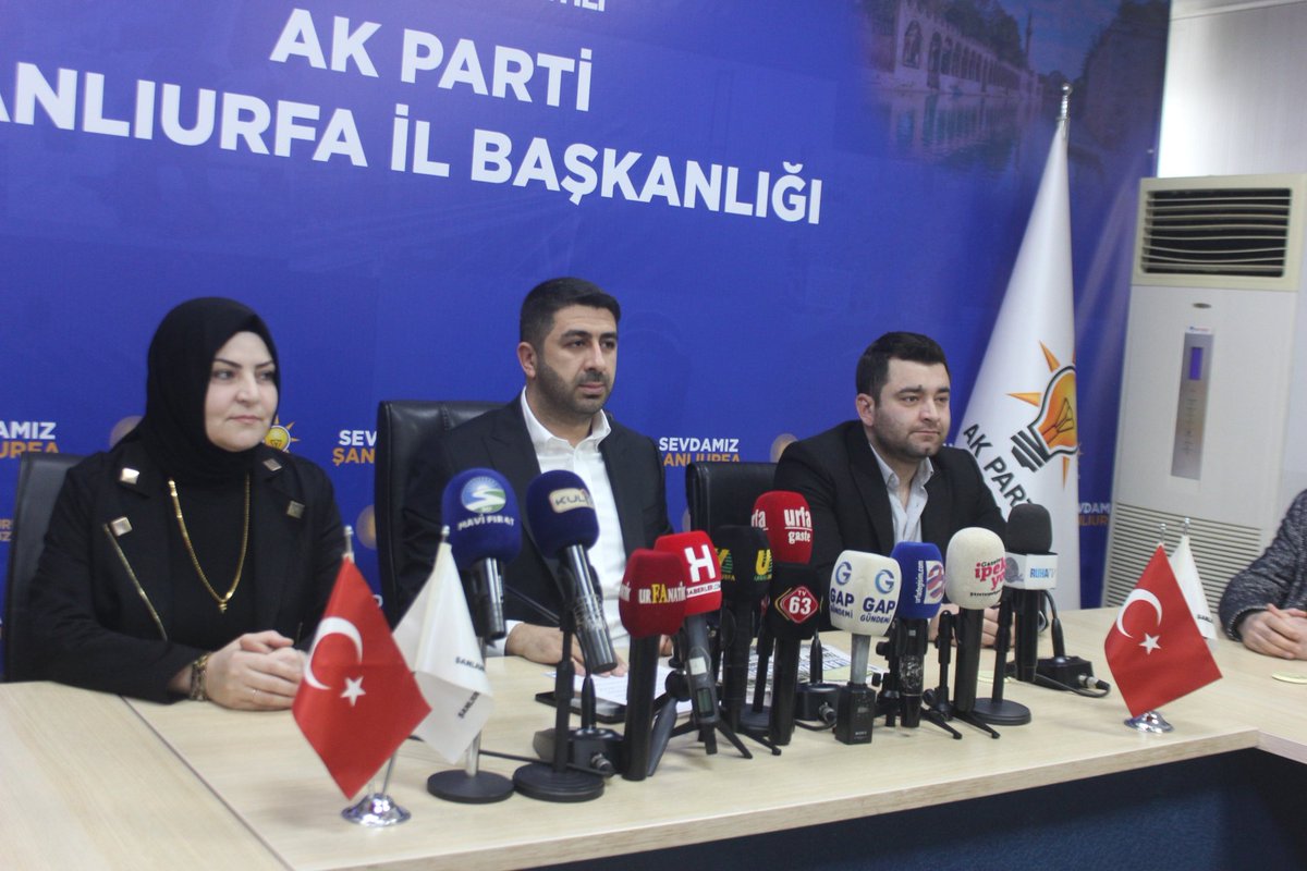 İl İnsan Hakları Birim Başkanımız <a href="/muratvaran63/">Murat Yetkin VARAN</a>, İl Kadın Kolları İnsan Hakları Başkanımız Fadime Badıllı ve İl Gençlik Kolları İnsan Hakları Başkanımız Kadir Dağ ile birlikte 81 İlimizde eş zamanlı olarak düzenlenen 28 Şubat Darbesine Tepki basın açıklamasını gerçekleştirdik.