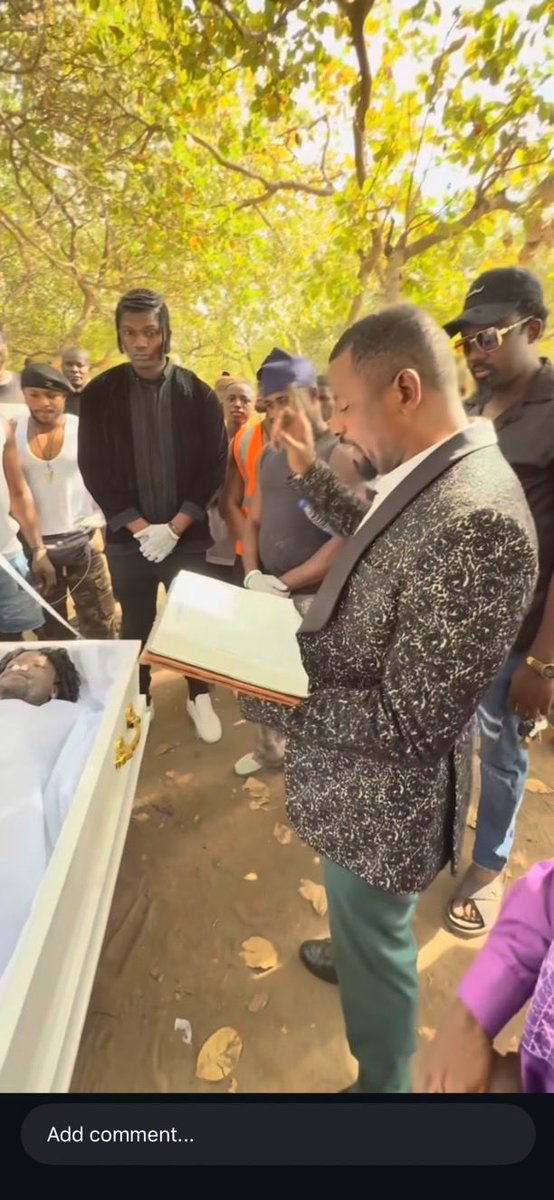 VDM and King Mitchy we give you pe0ple 24 hours to stop all this rough play.
This is becoming too petty and diverting serious issues bothering the affairs of this nation, seems spirit of de@th is not active anymore 

Meanwhile, who knows why Asake ran back to Nigeria from UAE?