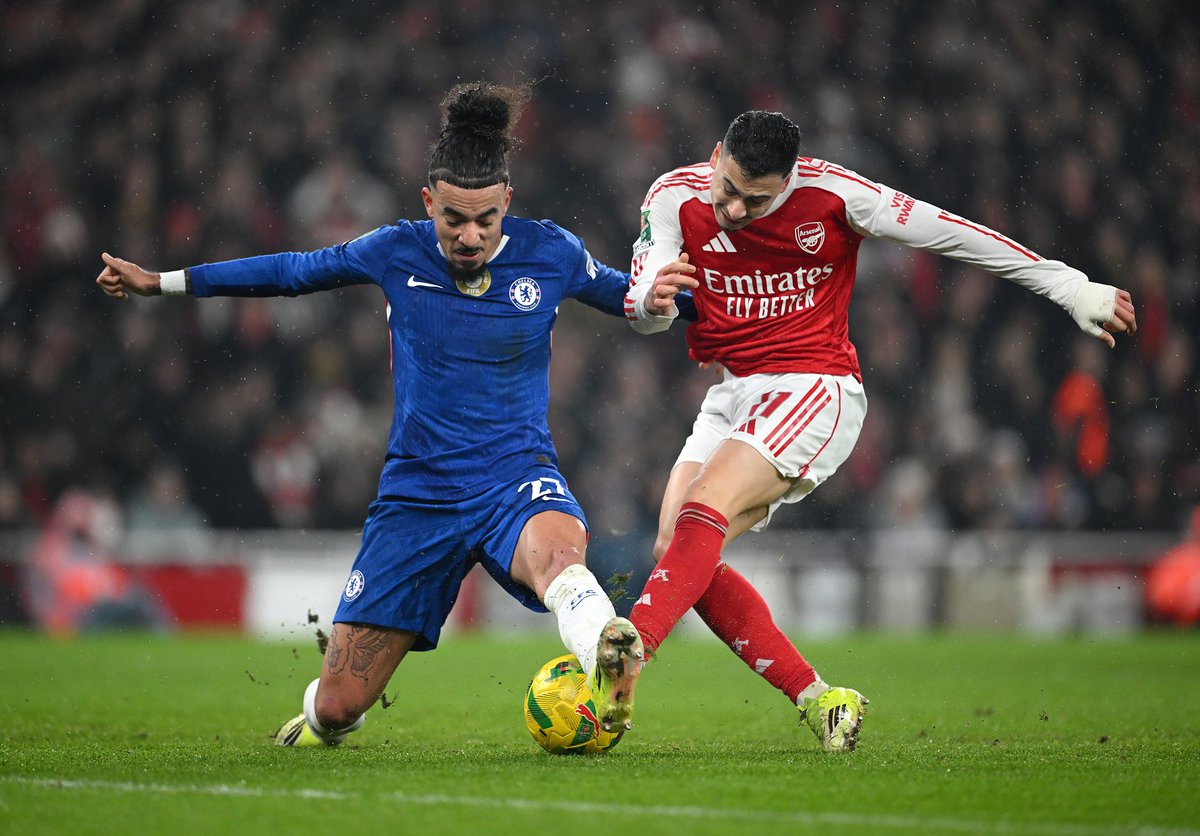 PREDICT &amp; WIN!!

Follow <a href="/sportsville9ja/">Sportsville9ja</a> and predict the correct score between Arsenal vs. Chelsea.

Selected winners will be credited after the match and 
entry closes at 5:30pm.

You must be following <a href="/sportsville9ja/">Sportsville9ja</a> to be eligible.

 <a href="/IbkSports/">Ibukun Aluko</a>
<a href="/MarkOtabor/">MARK 'Dsoulja OTABOR</a>
<a href="/alao_seyi/">Alao 'Barrack Boy' Oluwaseyi (OON)</a> 

#EPLGive