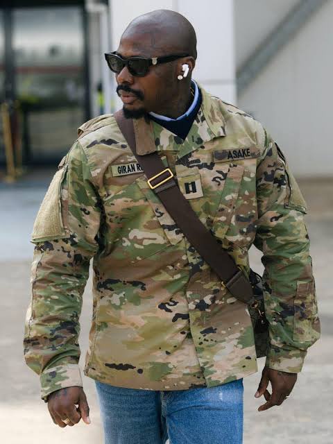 As Asake hear bomb for Dubai, Mr money no waste time to pull he army jacket and japa to Nigeria.