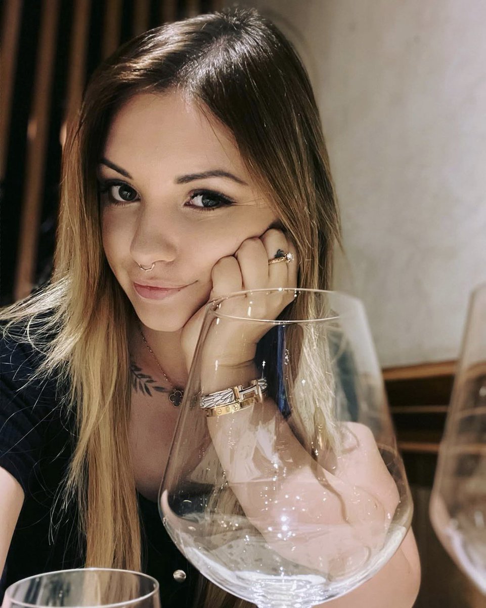 Être un bon toutou pour ma reine, 
Et faire tout ce qu’elle veut
C’est mon devoir <a href="/chelxie/">(=^ω^=) ǝᴉxןǝɥϽ</a>