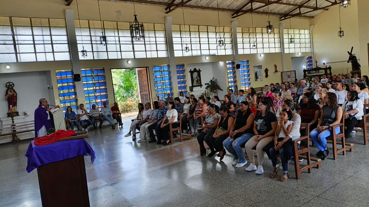 Este sábado #28Feb, familiares y dirigentes del Comando ConVzla en Carabobo se reunieron en una emotiva Misa de Acción de Gracias, en honor a los presos políticos y en agradecimiento por la libertad de Kennedy Tejeda, Lisandro Henríquez, Alby Colmenares y Andrés Cabrera. 

🙏🏽Este