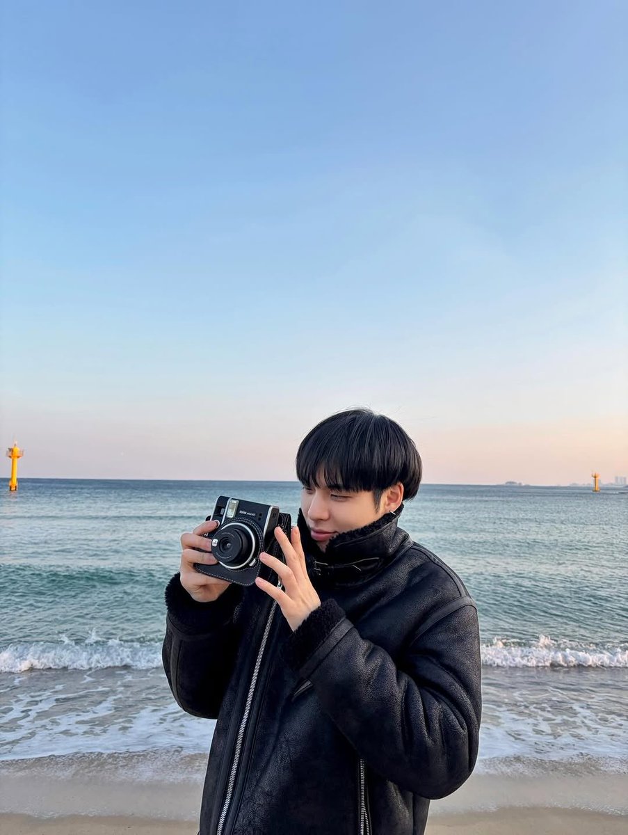 FIXs, please vote for the finalised hashtags that we will use for Byounggon’s birthday! 💙 

Both Korean &amp; English polls underneath ^-^

#CIX #BX #병곤