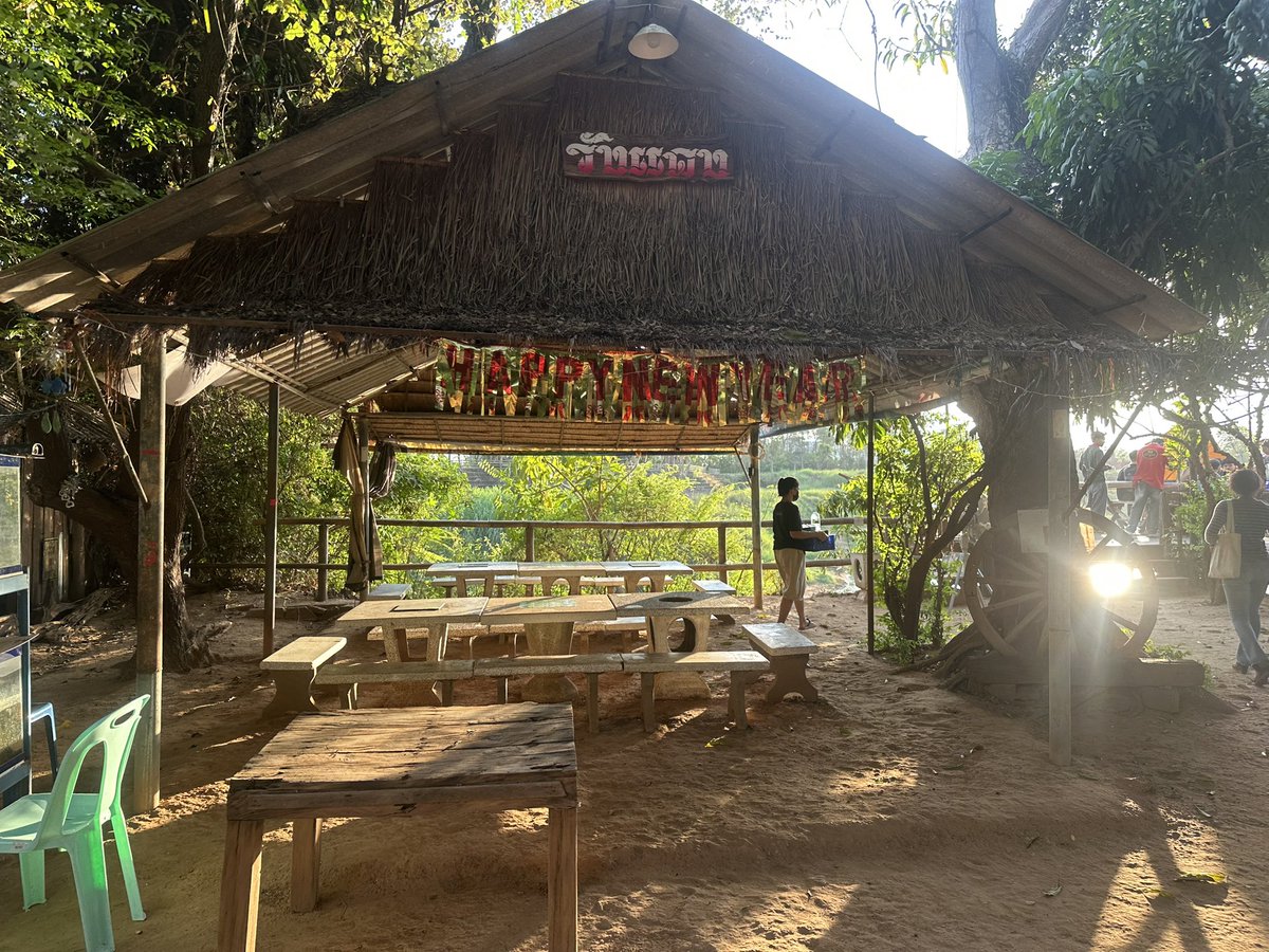 Dave's Travel Corner tweet media