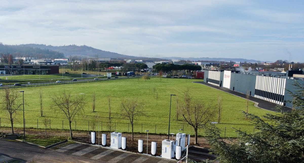 New Tesla Supercharger: Brive-la-Gaillarde, France (9 stalls) 
tesla.com/en_eu/findus?l…