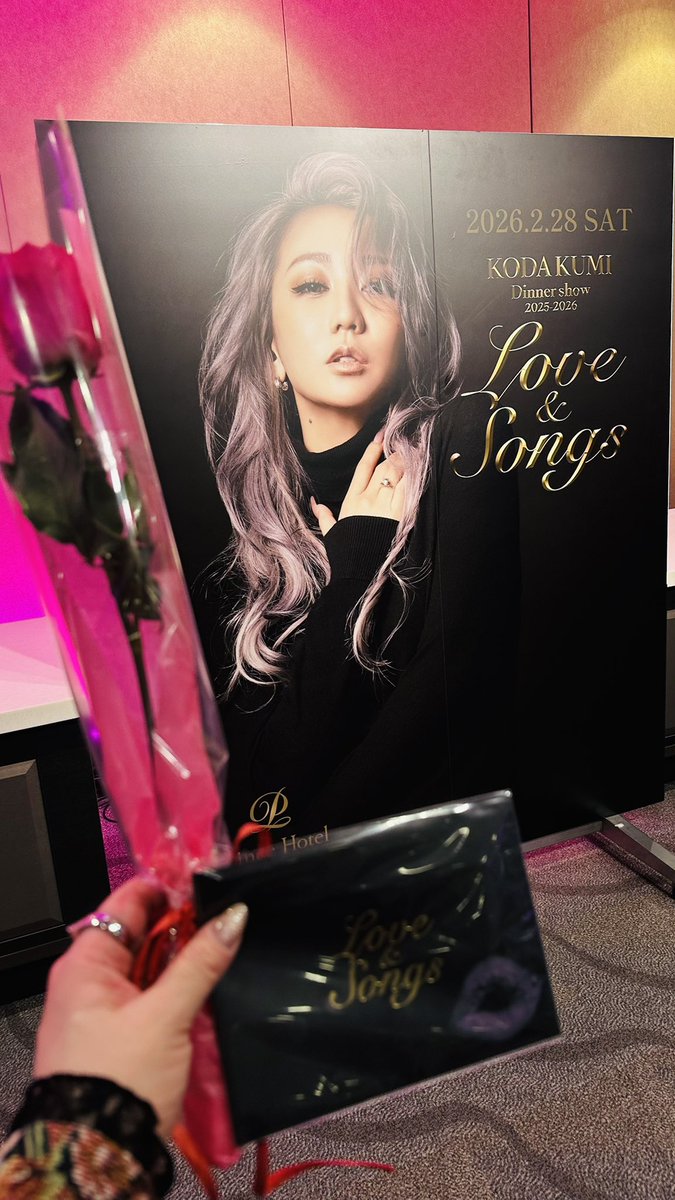 daifukuecchan's tweet photo. 有言実行できた！！！！！
横浜ファイナル二部！！！！！
ラキガなっちゃった！！！！！🌹

なんなら一部でサイン缶バッジも😭
サイン→ラキガにランクアップ😭

遠征しに来てよかった！！！！！

取り急ぎご報告でした！😭

#倖田來未 #KODAKUMI #くみ活
#ラブソン #ディナーショー https://t.co/kmZ8We5PIk