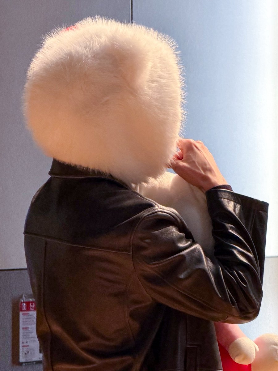 [📸] 양요섭(YANG YOSEOP) THE 3rd MINI ALBUM [Unloved Echo] 발매 기념 팬사인회 - 6

[Unloved Echo] 발매 기념 여섯 번째 팬사인회💛🪽
이렇게 좋은 날 이렇게 좋은 시간을 함께해주신 여러분 고맙습니다🌹💡
오늘 더 짙어진 기억을 안고! 내일도 웃으며 만나요🫳💛🫳🩶

(요섭꾸미기템 장착한