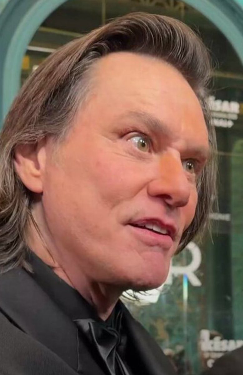 Just_Nian's tweet photo. Why do the lowkey have the same evil eyes? What happend to Jim Carrey, man... https://t.co/sfINw0lbwD