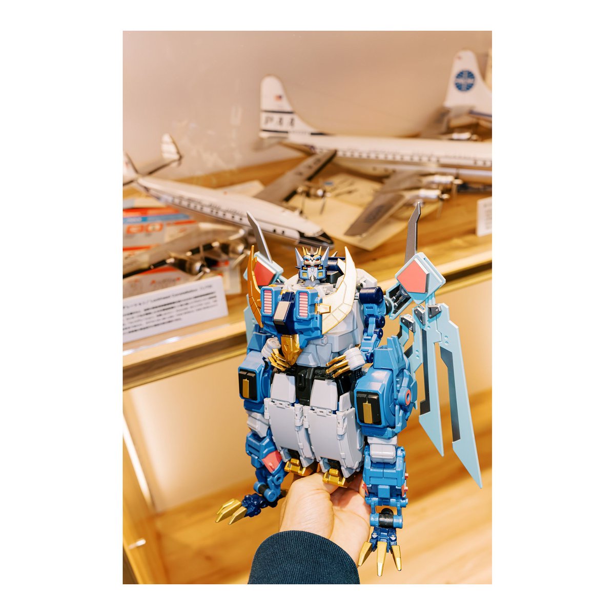 MagnusLabel's tweet photo. “Dez a touch of fantasy in Tokyo”
#SonyA7R3 #TamronF053
#Transformers #トランスフォーマー #Deathsaurus #デスザラス #MastermindCreations #DZef #3rdPartyTransformers #VisitJapanHKNow #お昼休みに一枚だけTF玩具写真を貼ろう #Maccadam #MagnusLabel https://t.co/jyBo2AuFdc