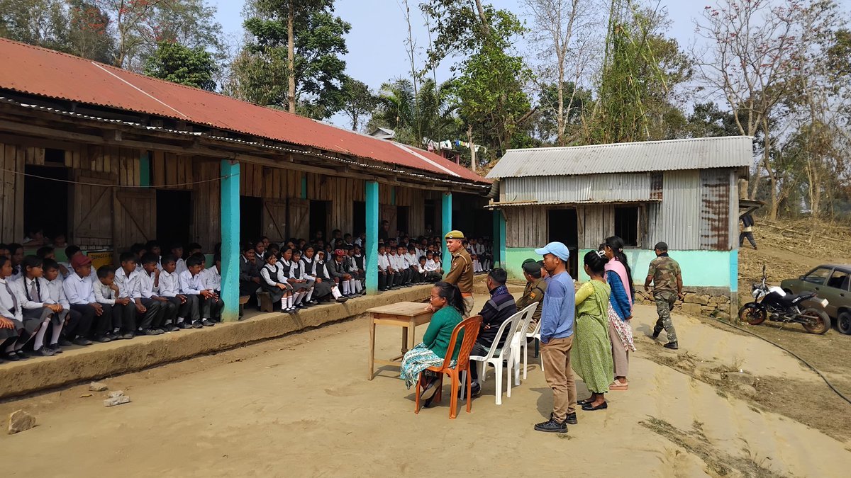 To enhance student awareness, IC Langpih BOP held an informative session at Langpih Presbyterian School on Nyaya Sanhita, POCSO Act, cybercrime risks, and traffic rules. 
<a href="/MeghalayaPolice/">Meghalaya Police</a> 
<a href="/digp_er_meg/">DIGP Eastern Range Meghalaya Shillong</a>