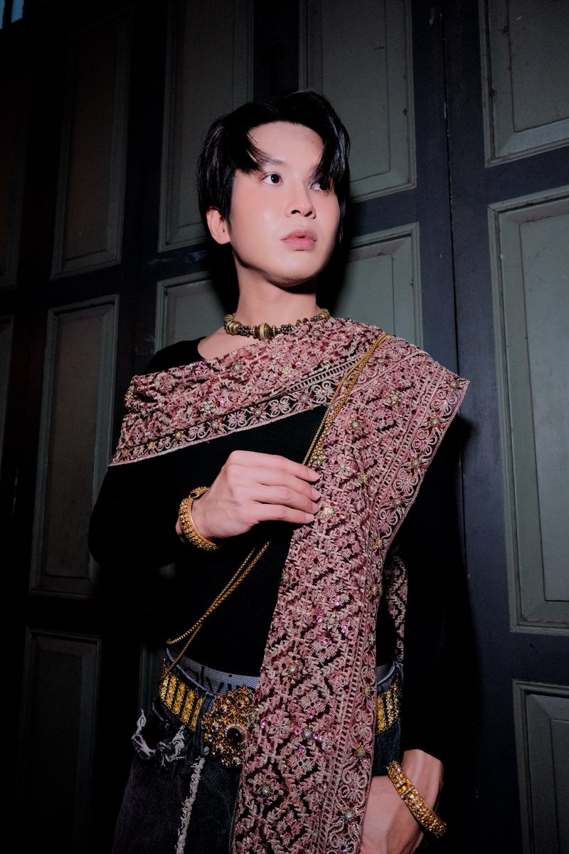 game_nati's tweet photo. Now I’m here, Proud to be Thai 🇹🇭

📸 : gandraftz 
👔 : set_thai_soft
Thank you for the beautiful outfit.

#Games_nati 🎮 https://t.co/gEpjLpZfeH