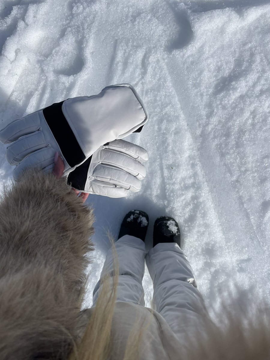 ssuperfertig's tweet photo. snowboard+masaj+sauna+pool.. 
hayat yasamaya deger🥺 https://t.co/v8sqRYGs9j