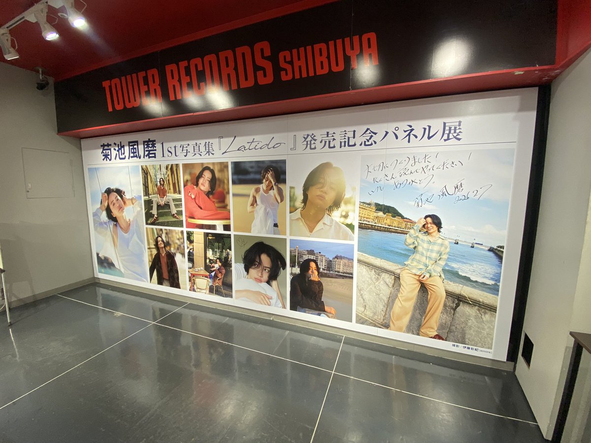 ズトピ見に行った日は渋谷にハニカミの広告見に行ったり写真集のパネル