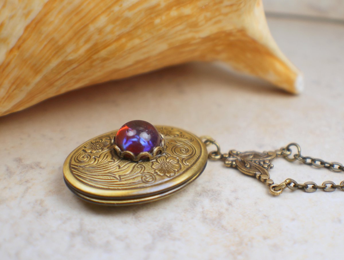 charsfavorite's tweet image. Unlock memories with the exquisite Oval Red Dragons Breath Photo Locket for just $35. Keep your cherished moments close and stylish. Elevate your accessory game! #JewelryDesign #MemorableMoments

Shop Now charsfavoritethings.com/products/8oval…