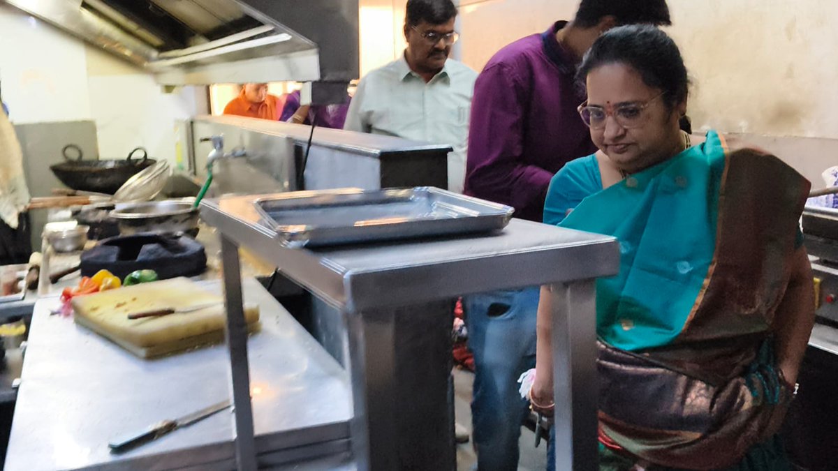 GHMCOnline's tweet image. GHMC Conducts Food Safety Inspections in Secunderabad Zone !!!

Notices Issued to Two Establishments; Strict Action Warned Against Violations

Acting on official directions, the Greater Hyderabad Municipal Corporation (#GHMC) carried out intensive inspections of hotels and food