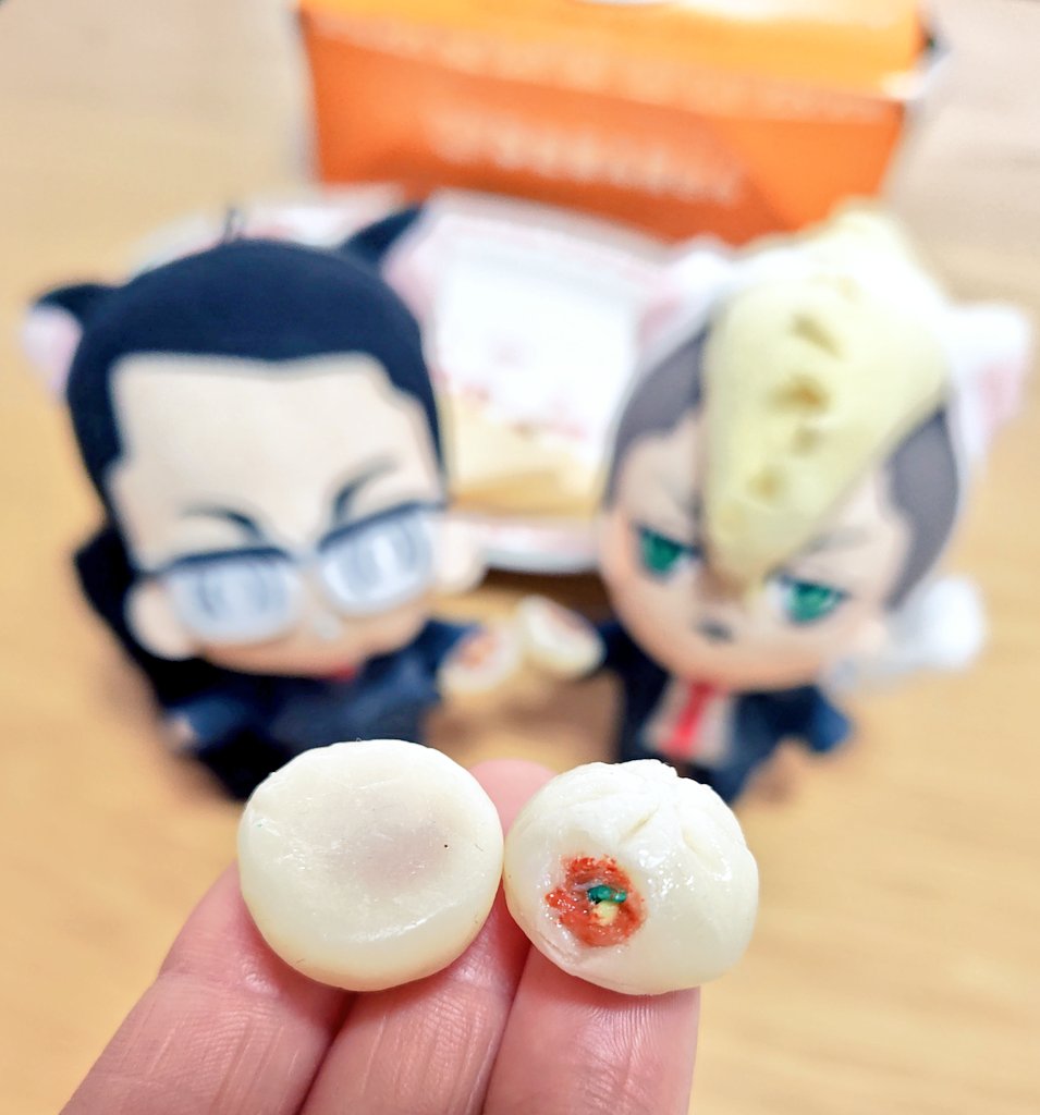 あずささん( <a href="/ichigo_flower/">あずさ</a>)からお迎えしたミニチュアフードの肉まん✨✨中身の具もリアルだし裏側うっすら透けてるのもリアルでそんなところも好き🫶💕