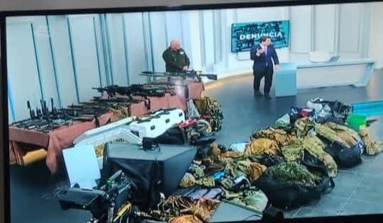 YaimyrB's tweet photo. 🇨🇺🇨🇺🇨🇺🇨🇺
Una vez más #Cuba pone al descubierto planes macabros de mercenarios y asesinos pagados para invadir nuestra tranquilidad, para matar nuestra soberanía y para liquidar la familia Cubana. Terroristas, mal paridos; esta tierra se respeta, #CubaVencerá, #PorCamagüeyTodo. https://t.co/NcFkLuoEfS