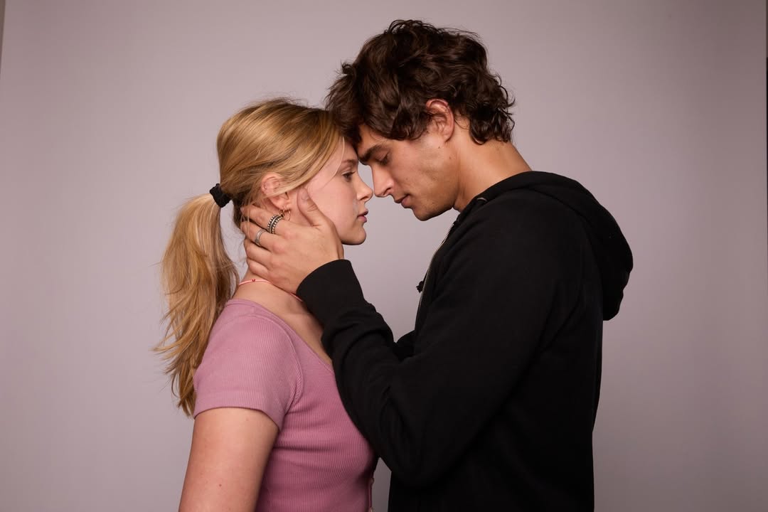 maainchesensoo's tweet photo. abbiamo finalmente la prima foto ufficiale della coppia protagonista ci stiamo emozionando https://t.co/R2APLVedr9