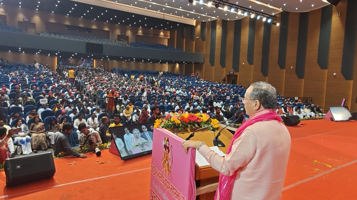 LG_ANI_DrDinesh's tweet photo. इंदिरा गांधी प्रतिष्ठान, लखनऊ में आयोजित प्रबुद्ध समागम में पूर्व मा. राज्यपाल आदरणीय श्री @KalrajMishra जी की गरिमामयी उपस्थिति में सम्मिलित होकर प्रबुद्धजनों को संबोधित किया।

इस अवसर पर पूर्व दर्जा प्राप्त राज्यमंत्री श्री @sunilbharala जी, कार्यक्रम के आयोजक पंडित राजेंद्र त्रिपाठी जी, मा. विधायक श्री अनिल त्रिपाठी जी, पूर्व विधायक श्री उदयभान करवरिया जी, भाजपा प्रदेश कार्यसमिति सदस्य श्री एस.पी. मिश्रा सेनानी जी, वरिष्ठ अधिवक्ता श्री अनिल मिश्रा जी आदि उपस्थित रहे।

@narendramodi @AmitShah @NitinNabin @blsanthosh @myogiadityanath @idharampalsingh @mppchaudhary @pmoindia @BJP4India @BJP4UP