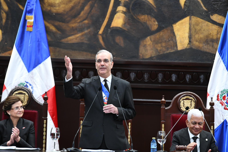 #HechosNews Gobierno invierte RD$19,395 millones en salud a través de SeNaSa y nuevas políticas de salud mental.

Leer más 👇
hechosnews.com/gobierno-invie…

CC.  <a href="/luisabinader/">Luis Abinader</a>  <a href="/ARSSeNaSaRD/">ARS SeNaSa</a> <a href="/MinpreRD/">Ministerio de la Presidencia</a>  <a href="/PromesecalRD/">PromeseCalRD</a>  <a href="/farmacdelpueblo/">FarmaciasdelPueblo</a>  <a href="/SaludrdV/">Comisión de Salud RD Valpo.</a>  <a href="/saludmentalrd/">prosaludmentaldr</a>  <a href="/GobiernoRD_/">Gobierno Dominicano.</a>