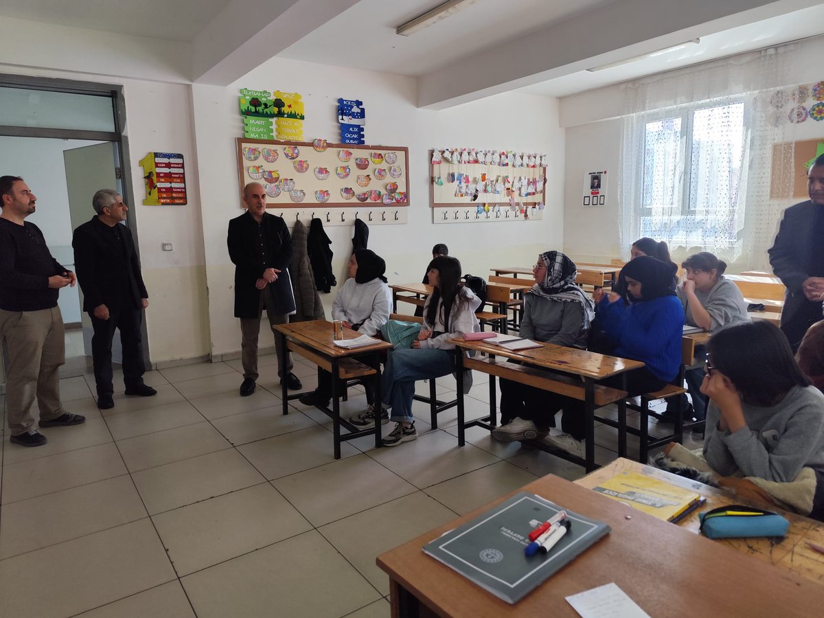 Zaferler Ortaokulu’nda DYK Denetimi Gerçekleştirildi

İlçemizde yürütülen Destekleme ve Yetiştirme Kursları (DYK) kapsamında, İl Millî Eğitim Müdürlüğü Müdür Yardımcısı Sayın Burhan KIRICI ve İlçe Millî Eğitim Müdürümüz Sayın Harun YEŞİLOVA tarafından Zaferler Ortaokulu’nda