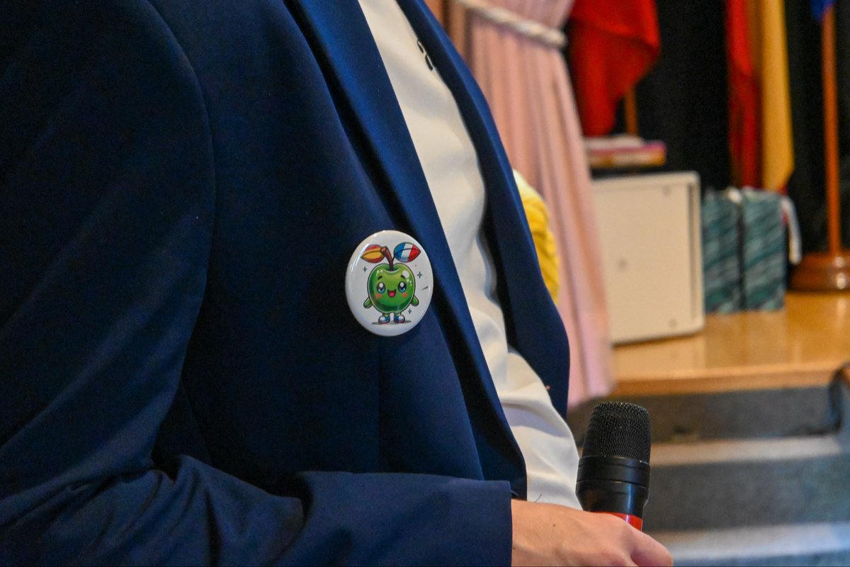 CarlitosRoca7's tweet photo. Ha pasado ya una semana, pero aún con resaca emocional de la gran Asamblea @SIEF_SCEF vivida el pasado sábado en el @CdE_Paris. Cartel de lujo con @Nosolodeyod y @ConchiLillo que no defraudaron y nos maravillaron con sus ponencias (por cierto Feliz Día 💚🤍💚 a ambas). https://t.co/j4WH8yIoRO