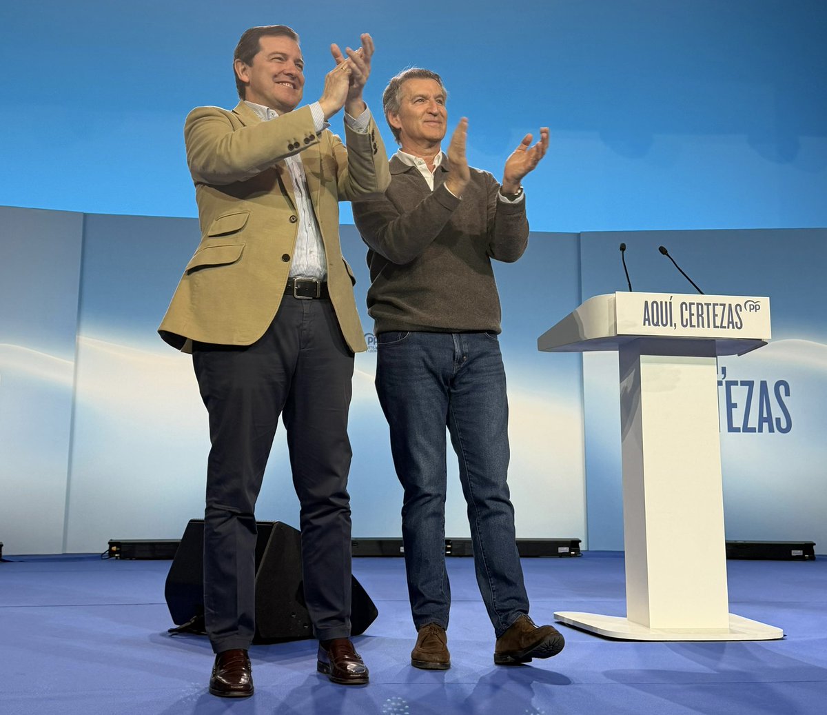 🔵 Hoy en Ávila, con <a href="/NunezFeijoo/">Alberto Núñez Feijóo</a>, <a href="/alferma1/">Alfonso F. Mañueco</a>, <a href="/Conrado_Iscar/">Conrado Íscar</a>, <a href="/MariaPardo2706/">Maria Pardo Alvarez</a> y la gran familia del @ppvalladolid.

🤝 Nuestra palabra es un contrato y la cumplimos. Aquí habrá un gobierno al servicio de las personas. 

💙 Estamos muy orgullosos de ser del <a href="/ppopular/">Partido Popular</a>, que forma