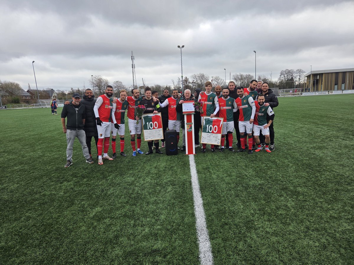 Vanmiddag een feestelijke wedstrijd tegen TransvaliaZW. Zowel middenvelder Keith Trouborst als keeper Alex van der Meer spelen hun 100e wedstrijd voor de hoofdmacht van SVV. Deze toppers zijn terecht in het zonnetje gezet.<a href="/waterwegsport/">WaterwegSport.nl</a>