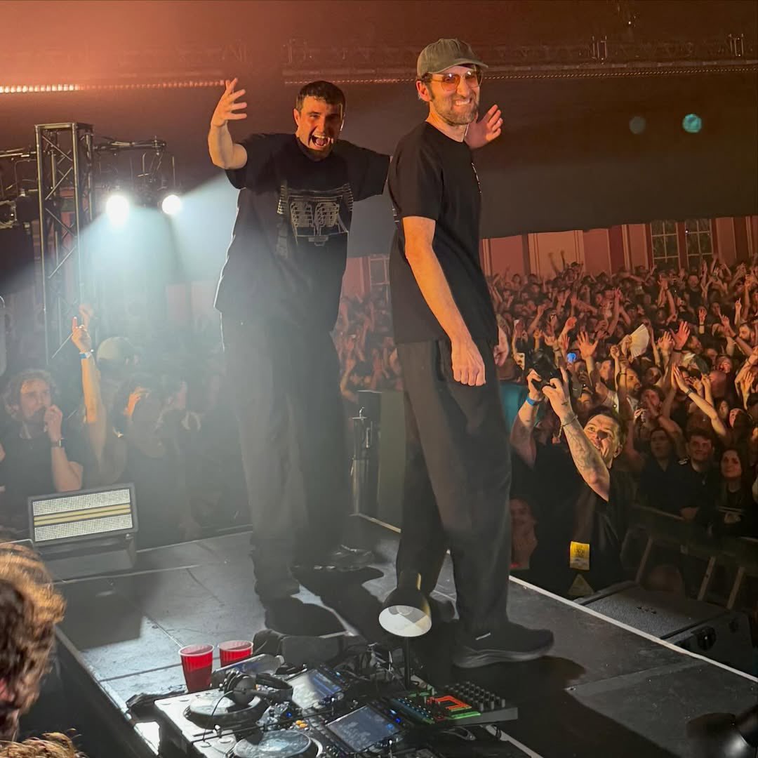 Proximity tweet media