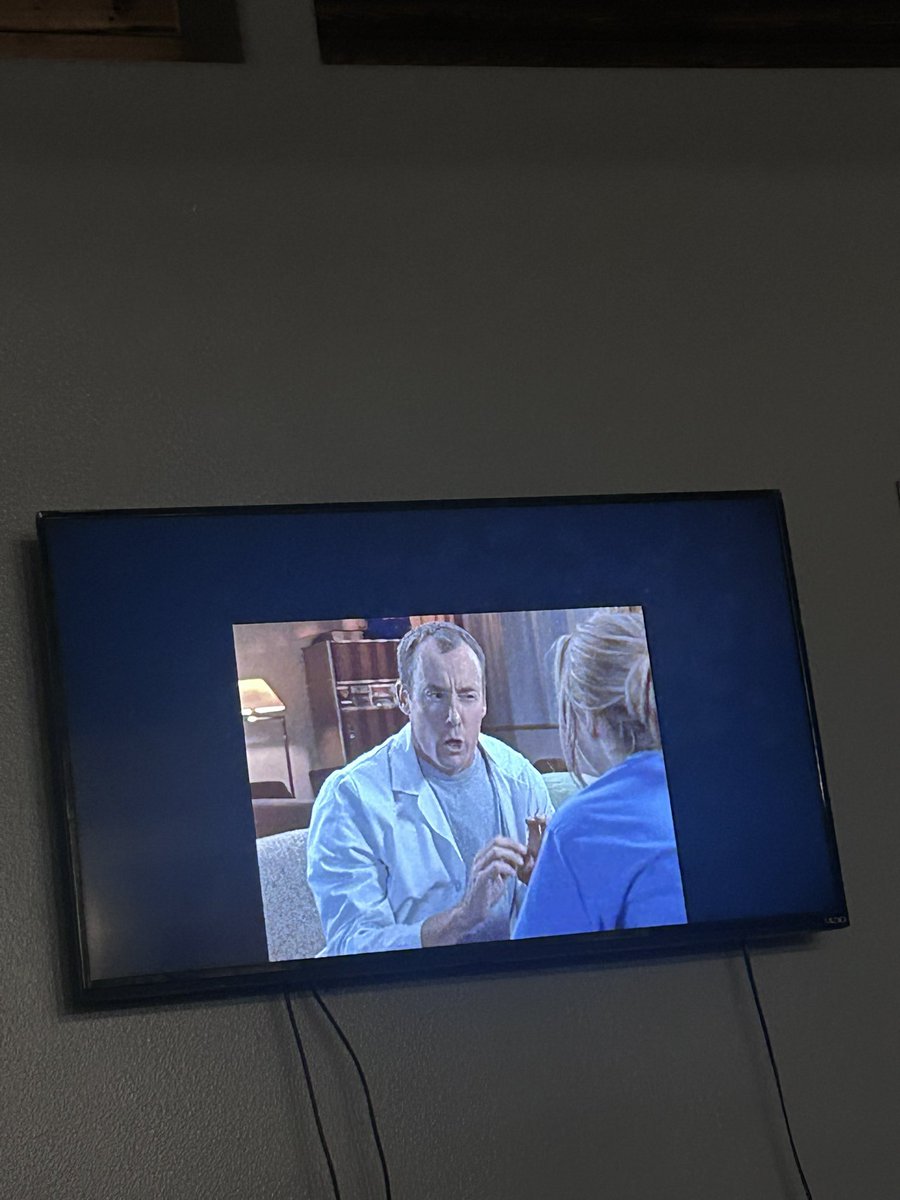 TylerDill27's tweet photo. @hulu_support  @hulu you need to look into why older shows now have horrible screen ratio or whatever you call this. Please fix. https://t.co/7Aa4cBpJS8
